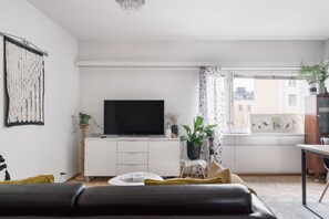 Living area - Bright Studio Apt. with Private Balcony (Helsinki)