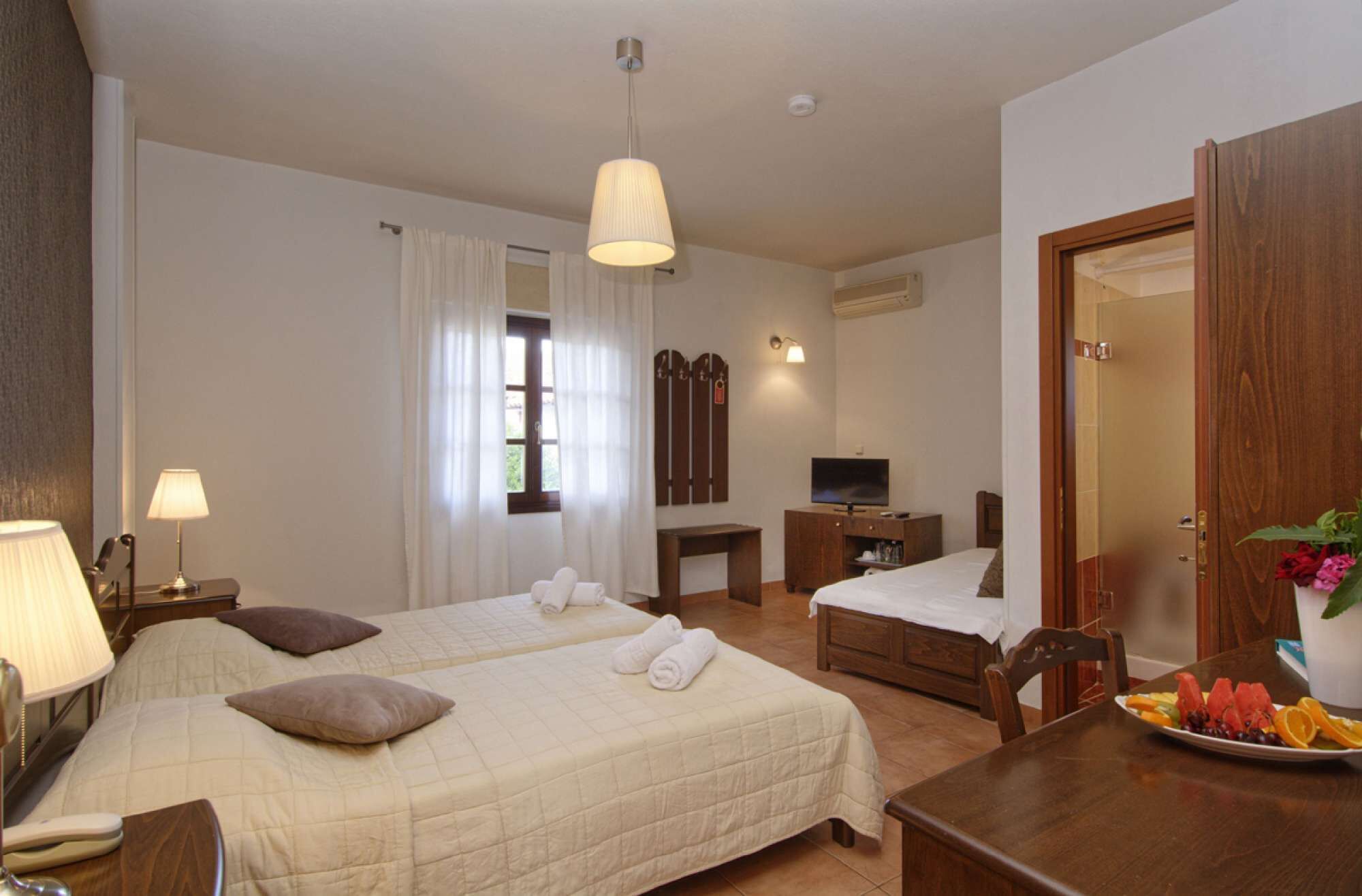 WiFi, bed sheets, wheelchair access