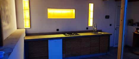 Geladeira, micro-ondas, fogão, cooktop