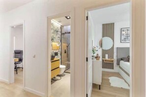 2 slaapkamers, een bureau, een strijkplank/strijkijzer, wifi