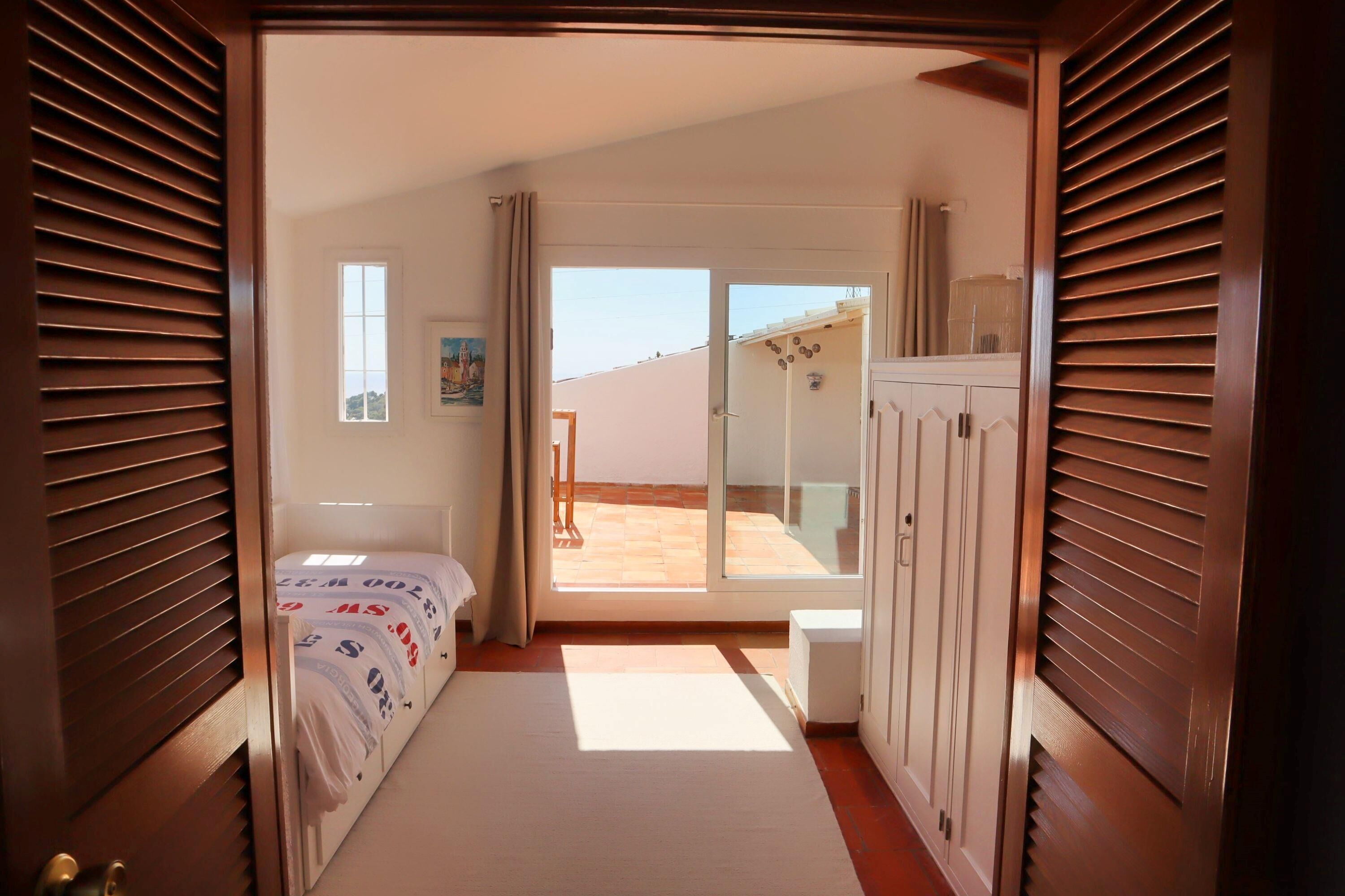 مكواة/لوح كي وواي فاي وملاءات أسرّة