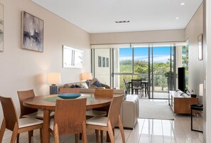 Căn hộ Cao cấp, ban công, quang cảnh công viên | Phòng ăn