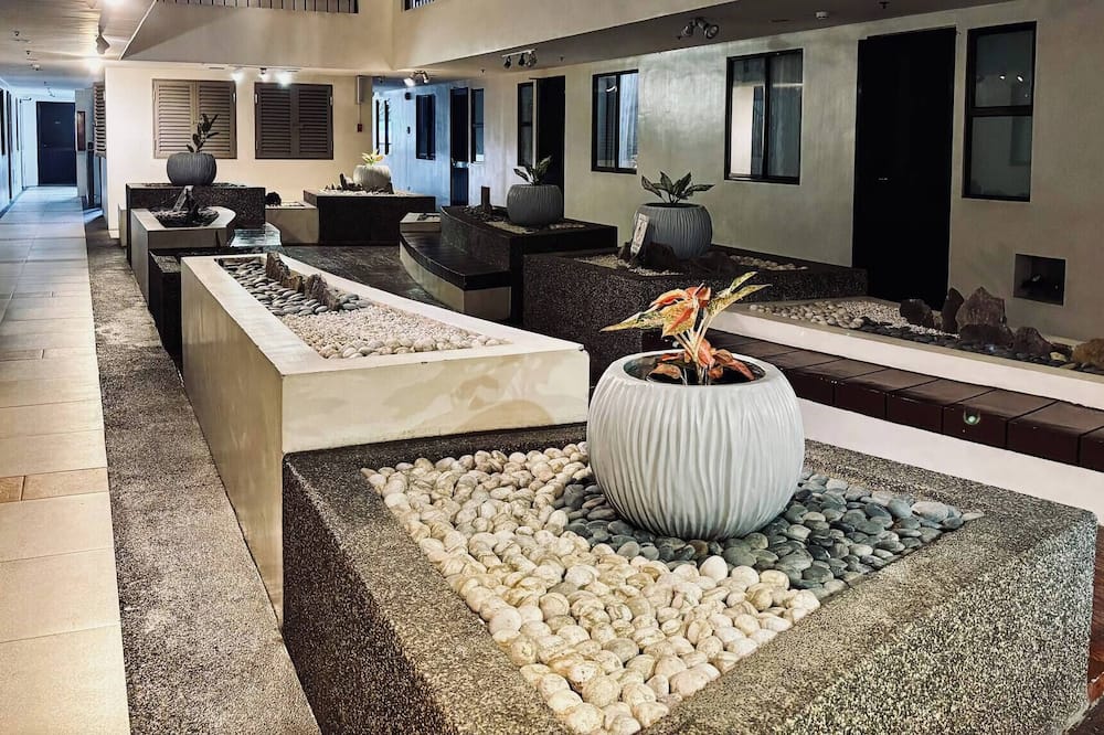 Spacious Central Davao City Getaway - Spacious Apartment With Shared Pool