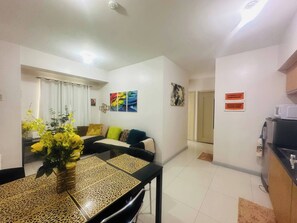 Apartment, 3 Bedrooms, Accessible, Smoking | Living room