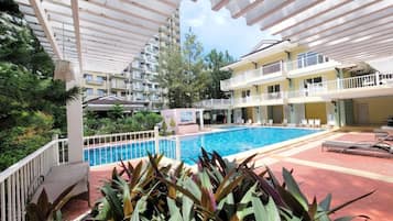 Apartment, 3 Bedrooms, Accessible, Smoking | Pool | Outdoor pool