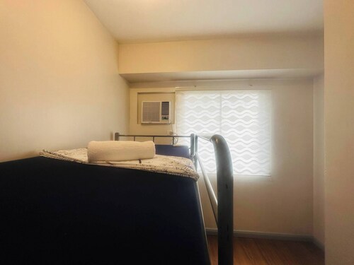 Spacious Central Davao City Getaway - Spacious Apartment With Shared Pool