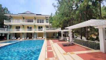 Apartment, 3 Bedrooms, Accessible, Smoking | Pool