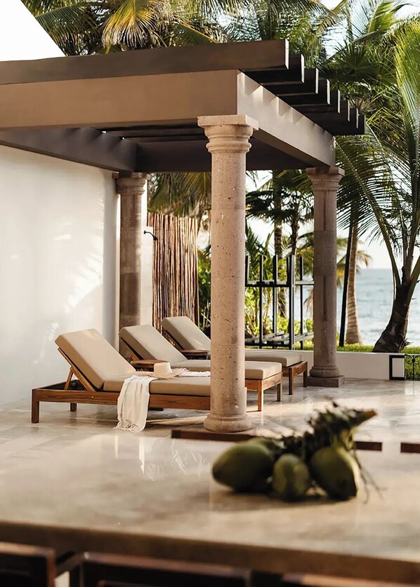 Terrace/patio - Villa Dulce Vida, Akumal Beachfront – Chef Included (Tulum)