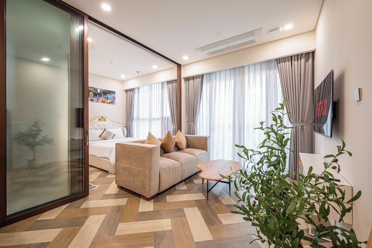 Grand Suite, 1 Bedroom, Club Lounge Access, City View | Egyptian cotton sheets, premium bedding, down comforters