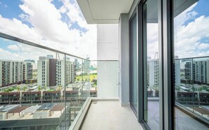 Suite Présidentielle, 2 chambres, accès au salon club, vue ville | Vue de la chambre