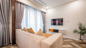 Grand Suite, 1 Bedroom, Club Lounge Access, City View | Living area | 65-inch Smart TV with cable channels, fireplace, Netflix
