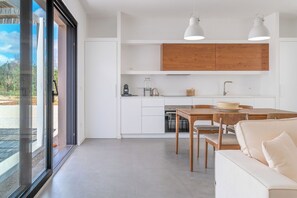 Microonde, forno, piano cottura, lavastoviglie