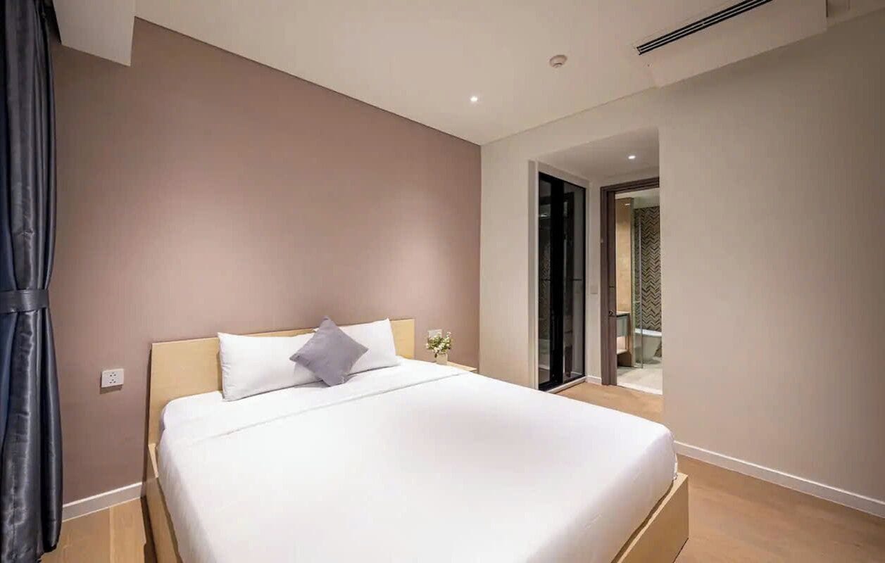 Rom – grand, 1 soverom, Club Lounge-tilgang, elveutsikt | Sengetøy i egyptisk bomull, sengetøy av topp kvalitet og dundyner