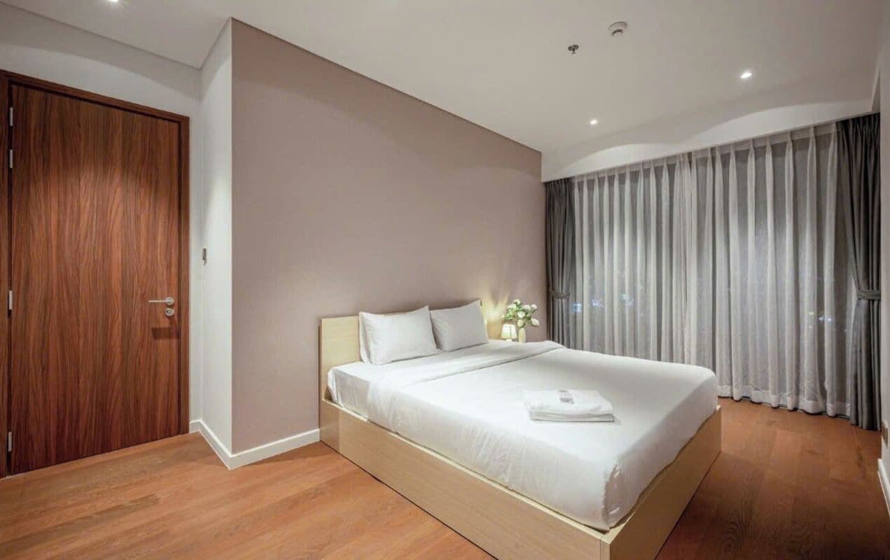 Familierom, 3 soverom, Club Lounge-tilgang, elveutsikt | Sengetøy i egyptisk bomull, sengetøy av topp kvalitet og dundyner