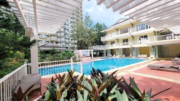 Apartment, 1 Bedroom, Accessible, Smoking | Pool
