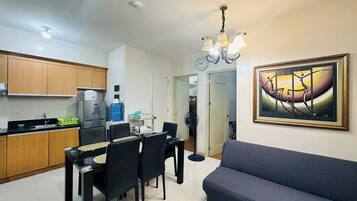 Apartment, 1 Bedroom, Accessible, Smoking | Living area