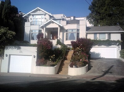 Wonderful 1-bedroom Unit in Piedmont w/ SF View