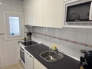 Fridge, microwave, oven, dishwasher - Winahost Salou Province Square (Salou)