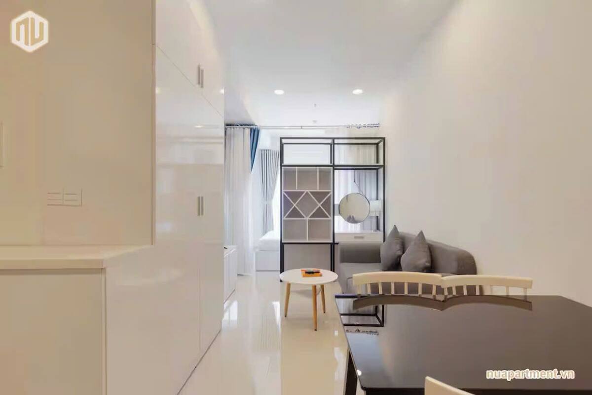 Grand Suite, 1 Bedroom, Club Lounge Access, City View | In-room dining