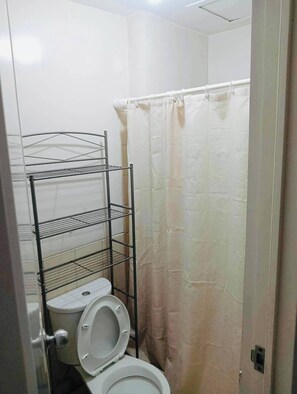 Apartment, Multiple Bedrooms, Accessible, Smoking | Bathroom
