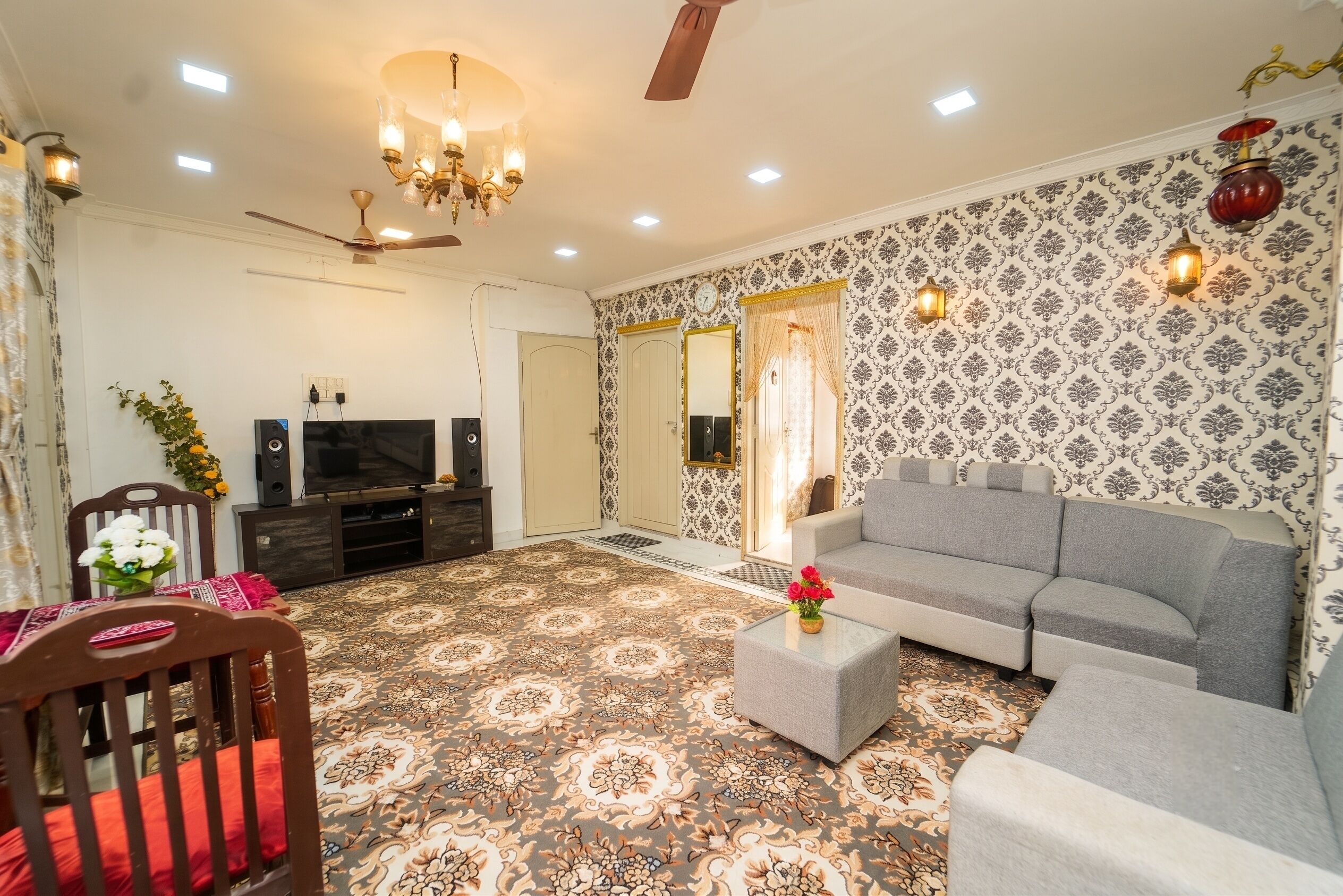 House (2 Bedrooms) | Living area | TV
