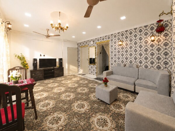 Blue Horizon 2bhk 1km Marina Beach Mylapore - Chennai