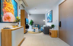 Presidential-sviitti, 2 makuuhuonetta, club-loungen käyttöoikeus, kaupunkinäköala | Oleskelualue | Älytelevisio, takka, Netflix, älykaiuttimet