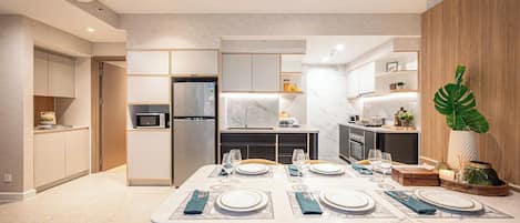 Family Suite, 3 Bedrooms, Club Lounge Access, City View | In-room dining