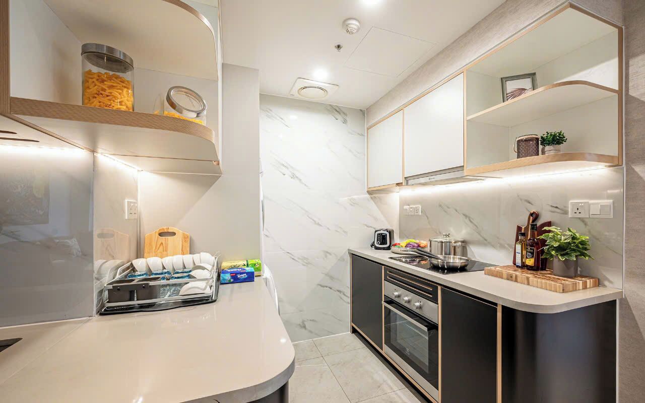 Family Suite, 3 Bedrooms, Club lounge access, City View | Private kitchen | Full-sized fridge, microwave, oven, stovetop