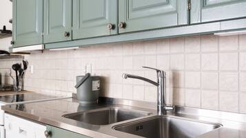 Standard-Apartment, eigenes Bad | Eigene Küche | Großer Kühlschrank, Mikrowelle, Ofen, Herdplatte