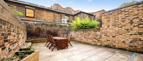 屋外ダイニングエリア