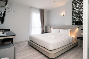 Standard Double Room | Desk, laptop workspace, free WiFi