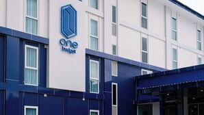 A building with a modern design, featuring a prominent logo and signage for 'One Budget'. - One Budget Hotel Chiangrai Maesai Payang (Mae Sai)