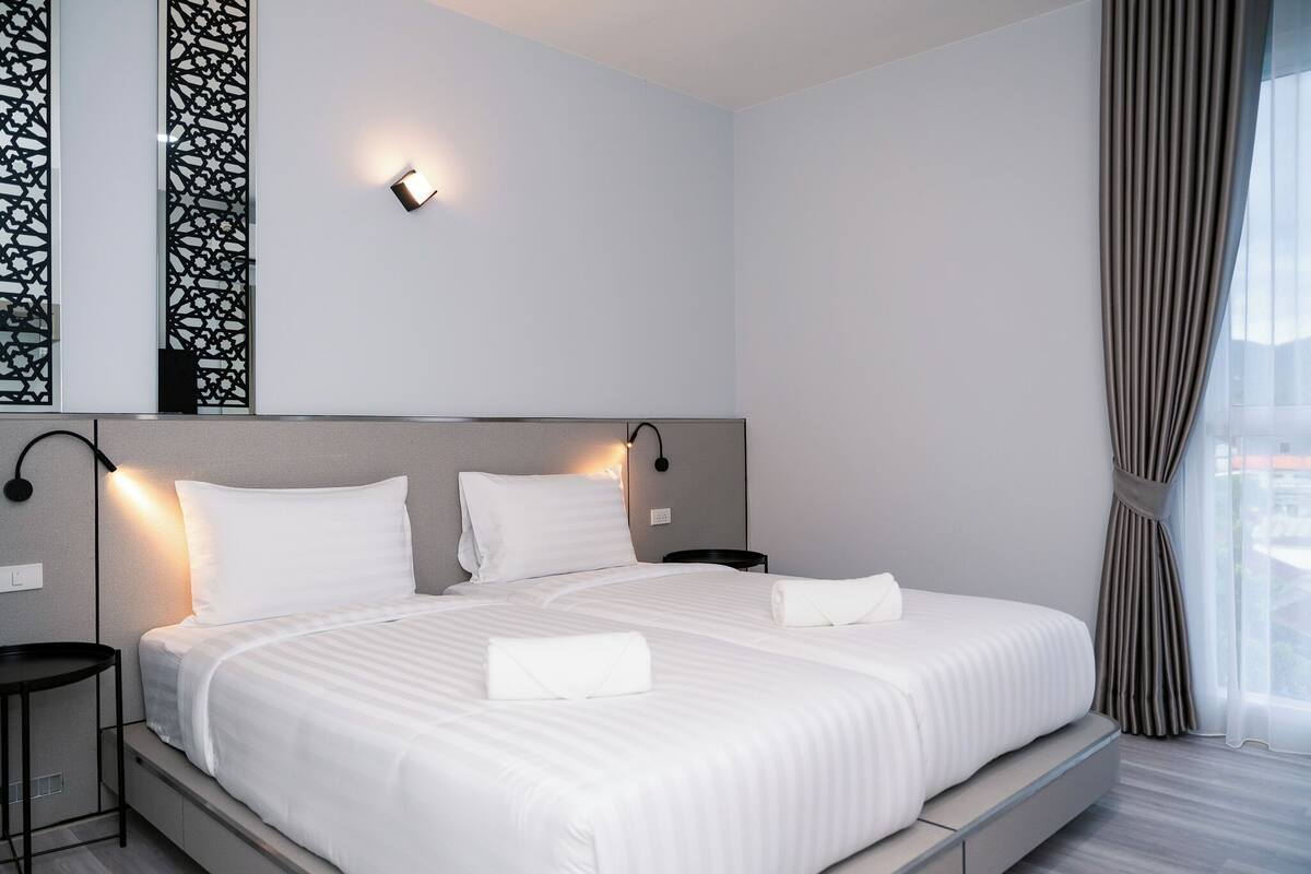 Standard Twin Room | Desk, laptop workspace, free WiFi