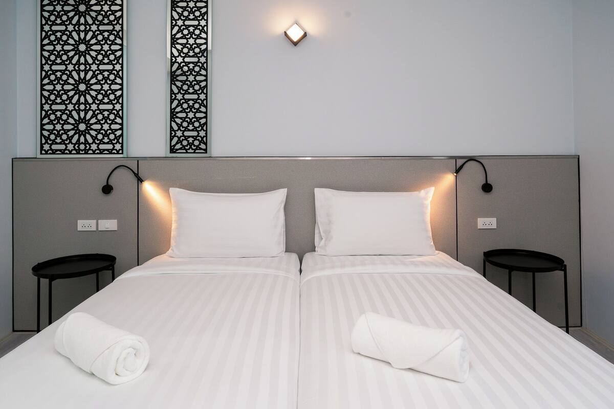 Standard Twin Room | Desk, laptop workspace, free WiFi