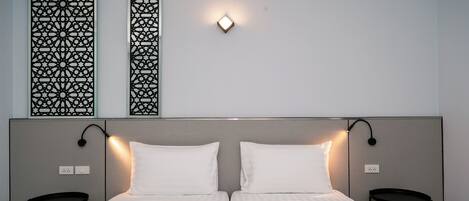 Bureau, espace de travail pour ordinateur portable, Wi-Fi gratuit