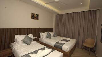 Triple Room | In-room safe, free WiFi