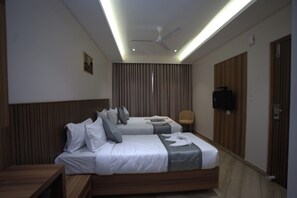 トリプルルーム | セーフティボックス (室内)、WiFi (無料)