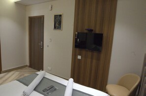 ダブルルーム | セーフティボックス (室内)、WiFi (無料)