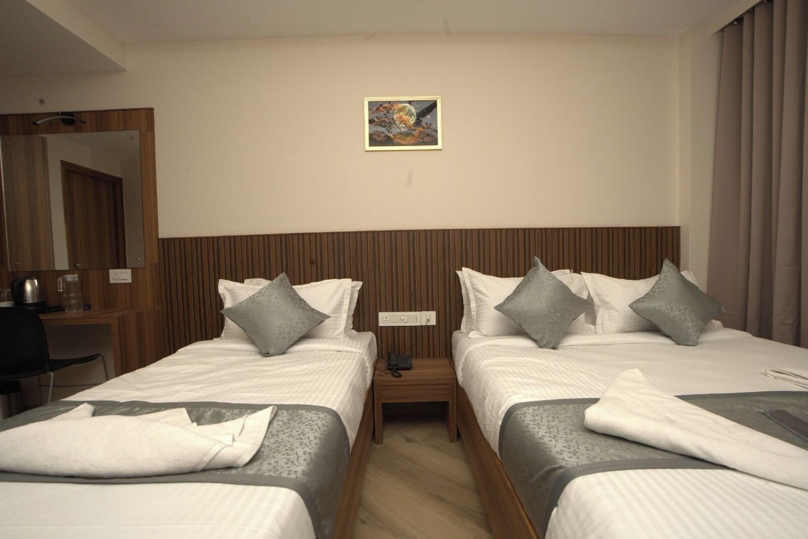 Kolmen hengen huone | Tallelokero huoneessa, ilmainen Wi-Fi