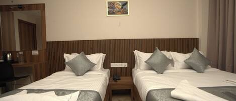 Chambre Triple | Coffres-forts dans les chambres, Wi-Fi gratuit