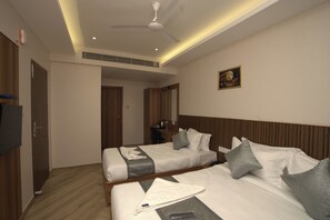 Triple Room | In-room safe, free WiFi