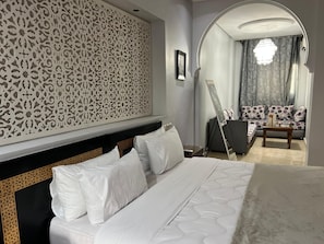 Acceso a internet y ropa de cama