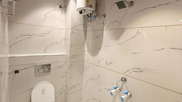 Economy Room | Bathroom