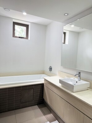 タウンホーム | アイロン / アイロン台、WiFi (無料)