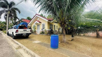 House, 3 Bedrooms, Accessible | Property grounds