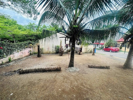 House, 3 Bedrooms, Accessible | Property grounds