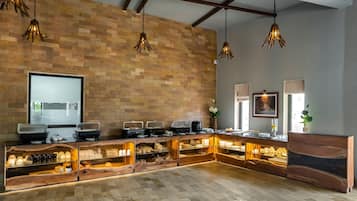 Free daily full breakfast