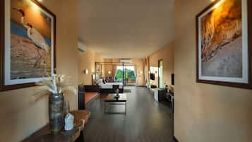 Luxury Cottage with Plunge Pool | Desk