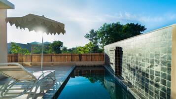 Luxury Cottage with Plunge Pool | Escritorio